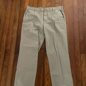 Men’s IZOD straight fit khakis
